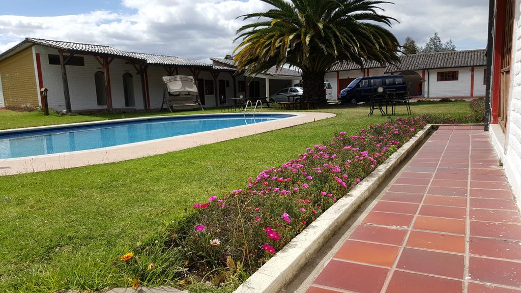 Hosteria San Carlos Tababela Exterior foto